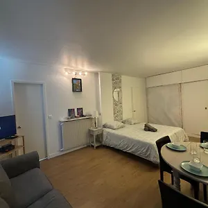  Appartement Des Champs Elysees France